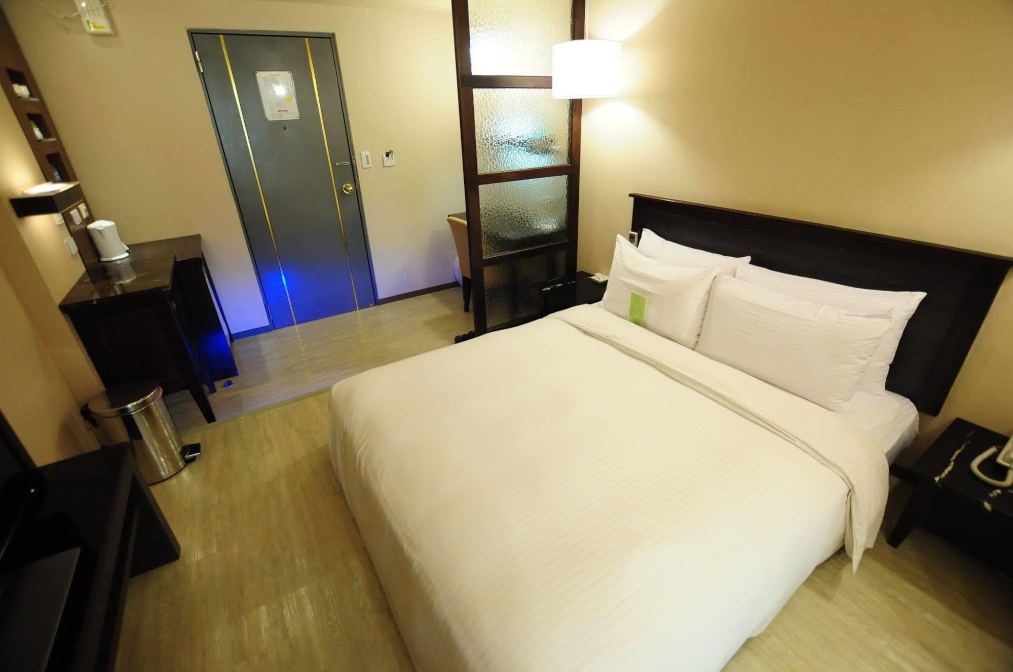 Kindness Xin Jue Jiang Hotel Kaohsiung Bagian luar foto