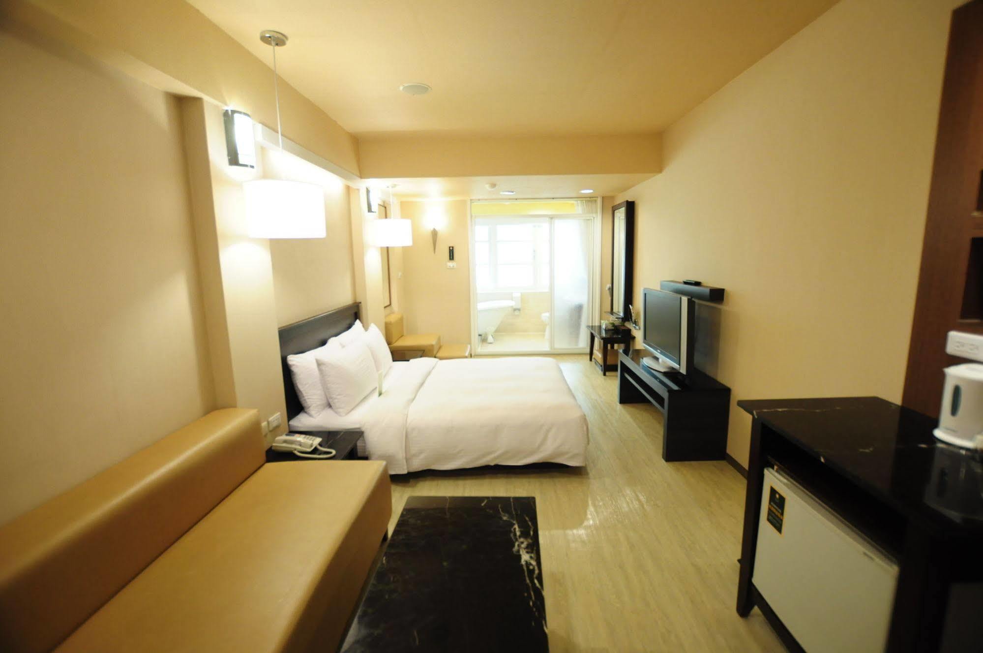 Kindness Xin Jue Jiang Hotel Kaohsiung Bagian luar foto