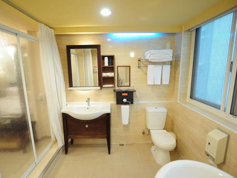 Kindness Xin Jue Jiang Hotel Kaohsiung Bagian luar foto