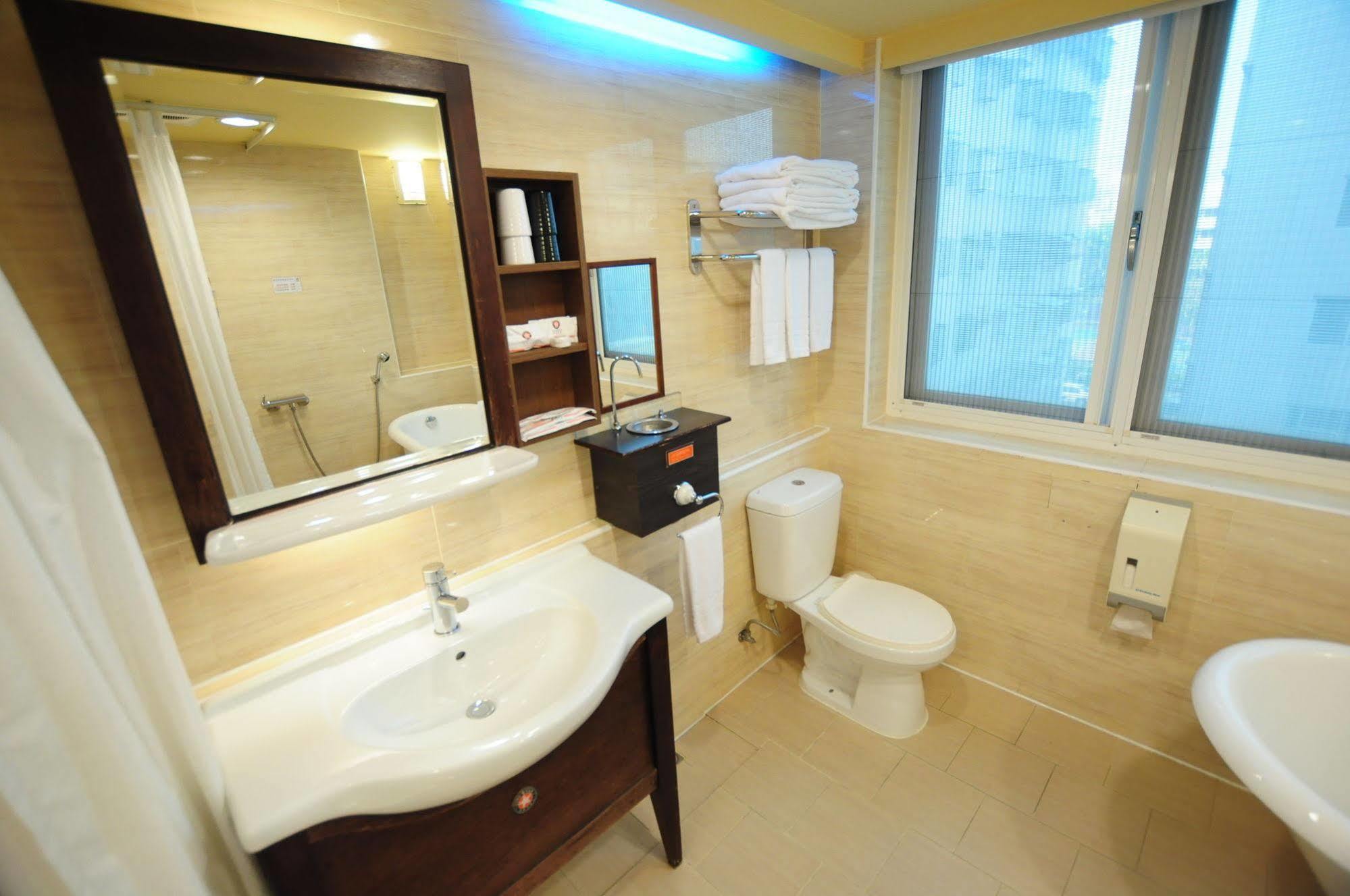 Kindness Xin Jue Jiang Hotel Kaohsiung Bagian luar foto