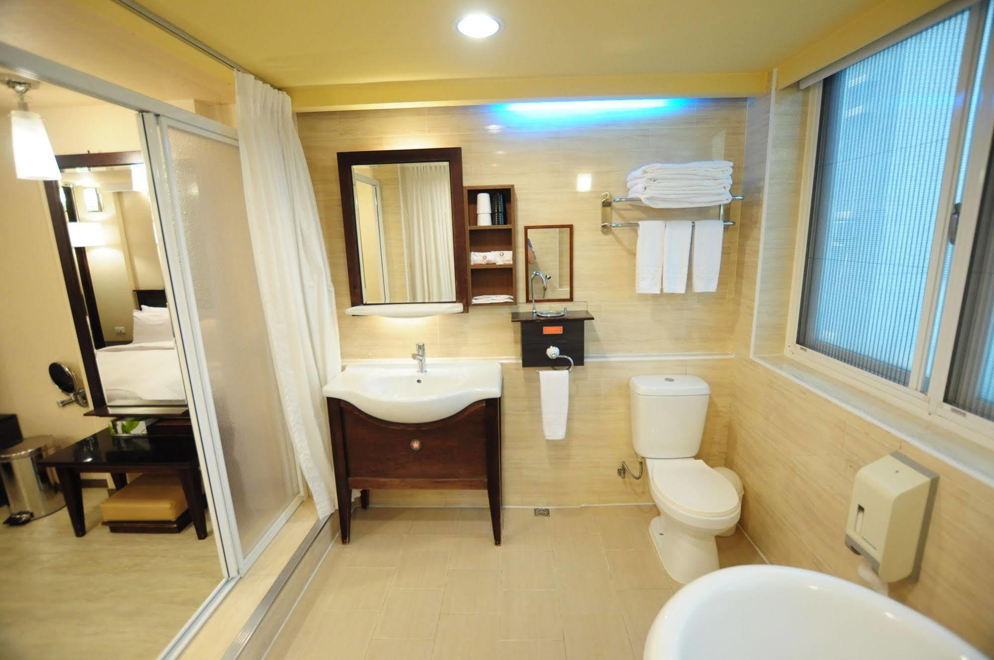 Kindness Xin Jue Jiang Hotel Kaohsiung Bagian luar foto