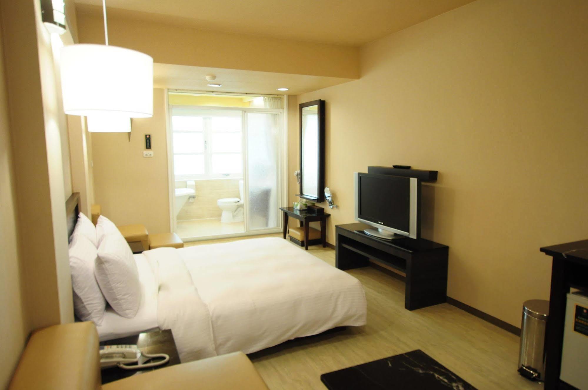 Kindness Xin Jue Jiang Hotel Kaohsiung Bagian luar foto