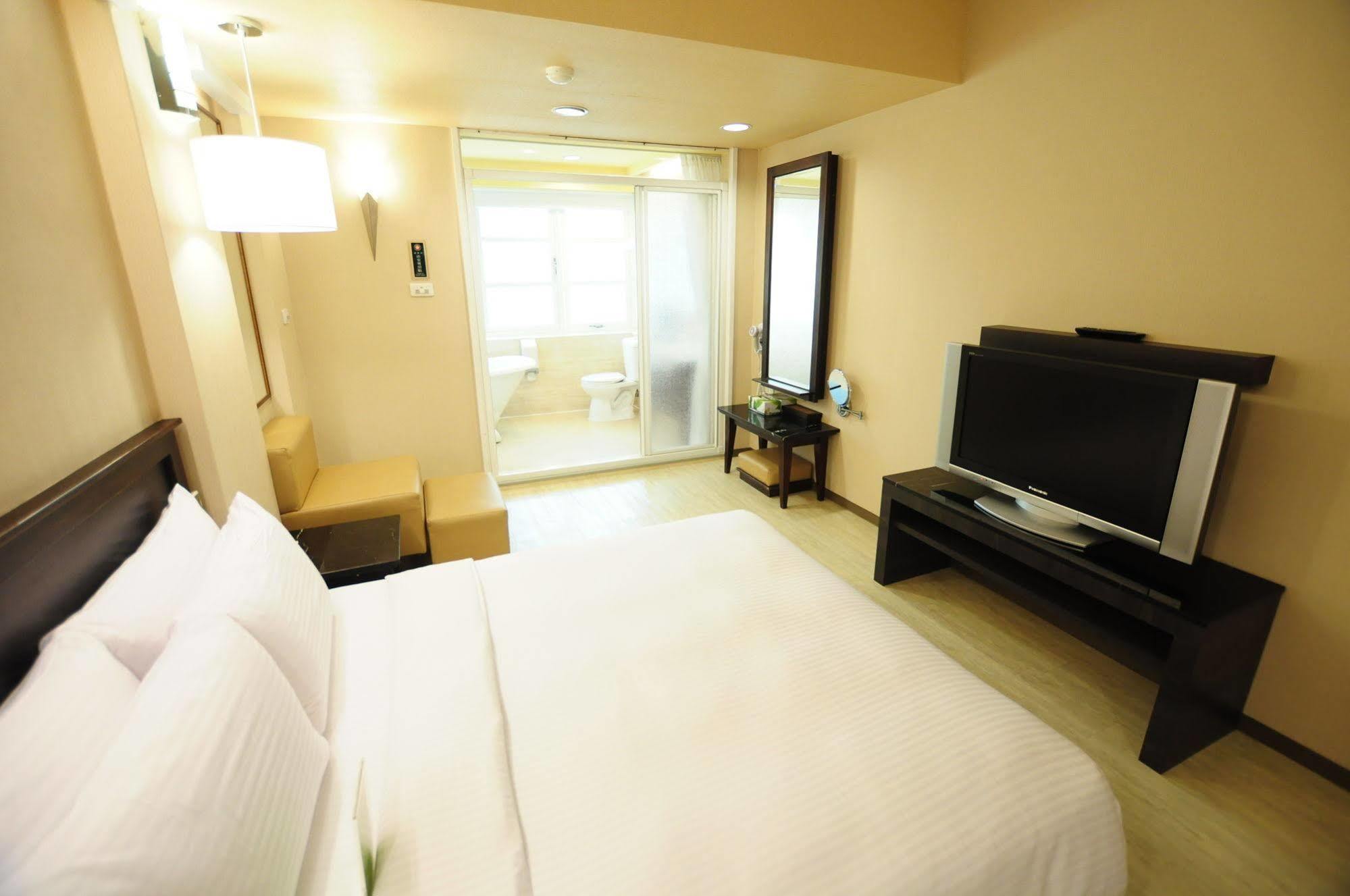 Kindness Xin Jue Jiang Hotel Kaohsiung Bagian luar foto